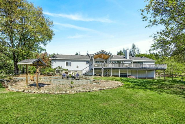 221 Lauer Way, Grants Pass, OR 97526