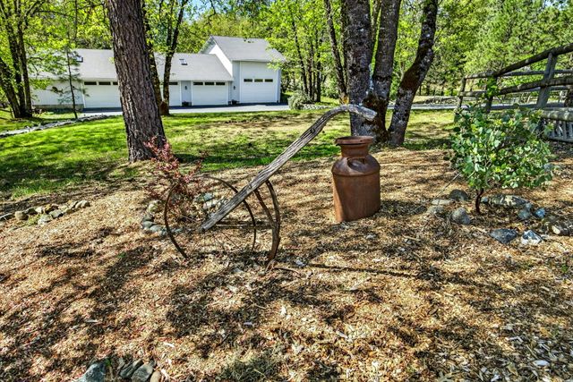 221 Lauer Way, Grants Pass, OR 97526