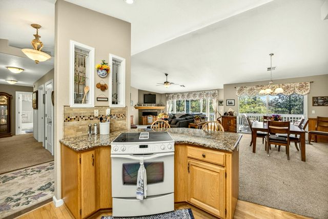 221 Lauer Way, Grants Pass, OR 97526