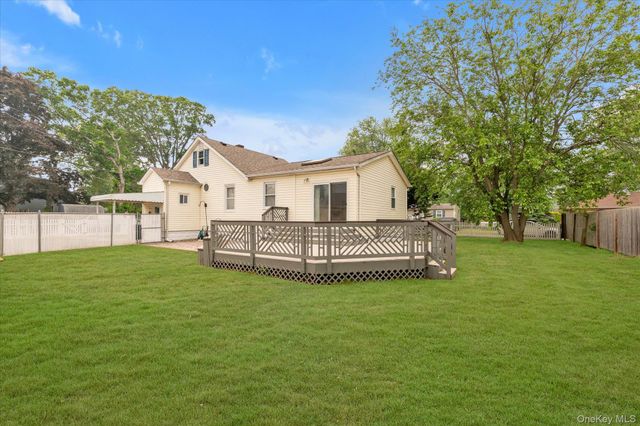 117 Avenue B, West Babylon, NY 11704