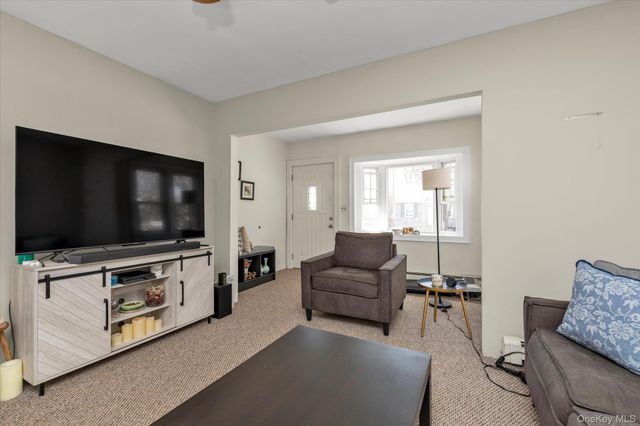 117 Avenue B, West Babylon, NY 11704