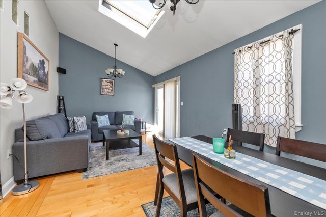 117 Avenue B, West Babylon, NY 11704