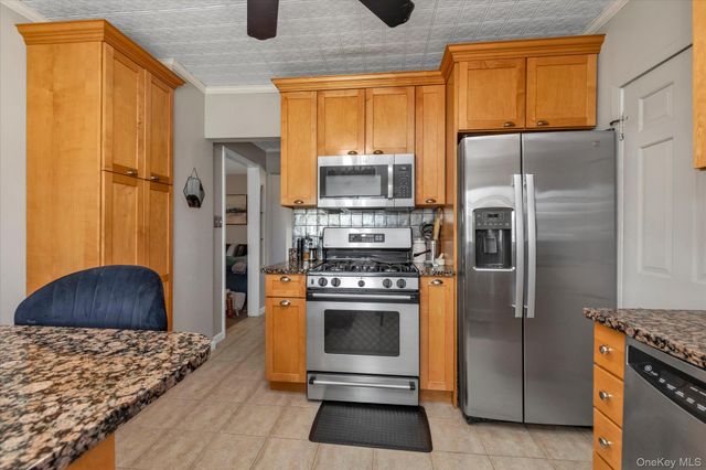 117 Avenue B, West Babylon, NY 11704