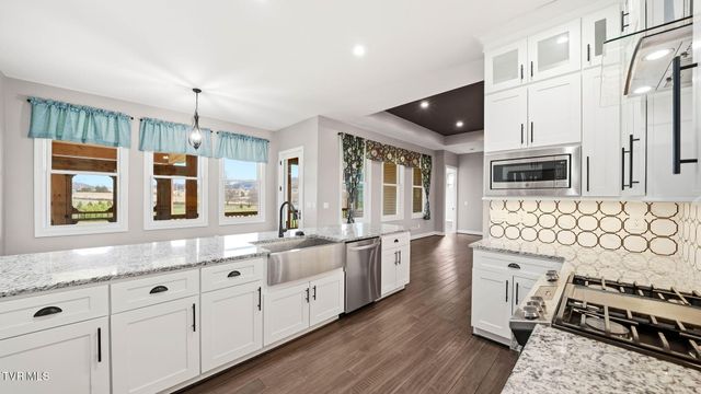 563 Pleasant Valley Road, Jonesborough, TN 37659