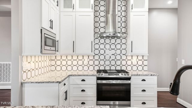 563 Pleasant Valley Road, Jonesborough, TN 37659