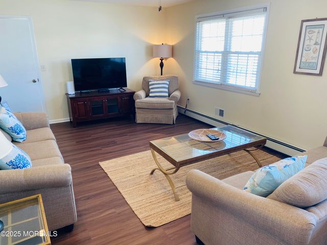 19 Diane Lane, Ortley Beach, NJ 08751