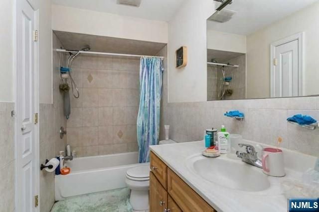 341B E Columbia B, Palisades Park, NJ 07650