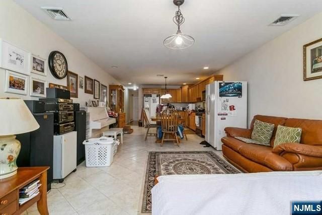 341B E Columbia B, Palisades Park, NJ 07650