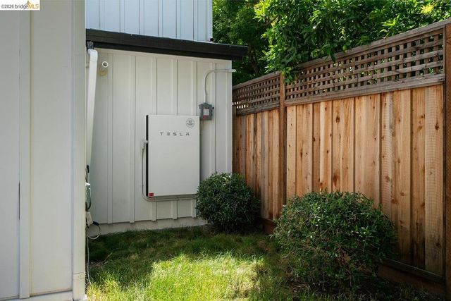 1470 Cornell Ave, Berkeley, CA 94702