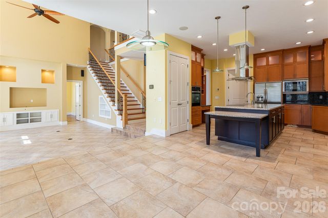 236 Racquet Club Road, Asheville, NC 28803