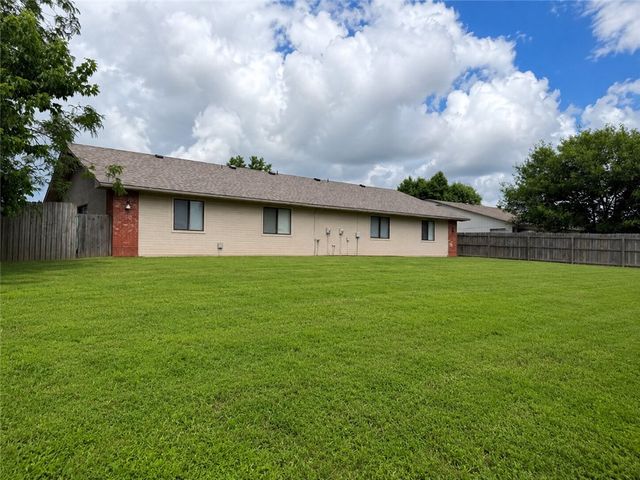 1813 & 1815 S 14th Place, Rogers, AR 72758
