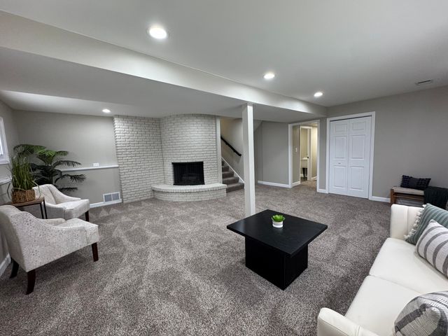 1531 Fran-lin Pkwy, Munster, IN 46321