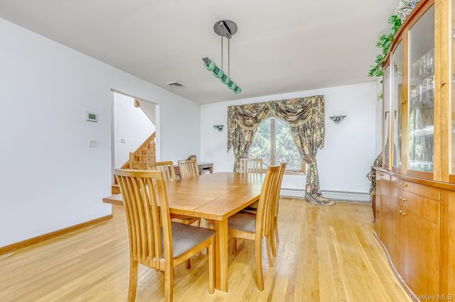 5 Zeck Court, Suffern, NY 10901