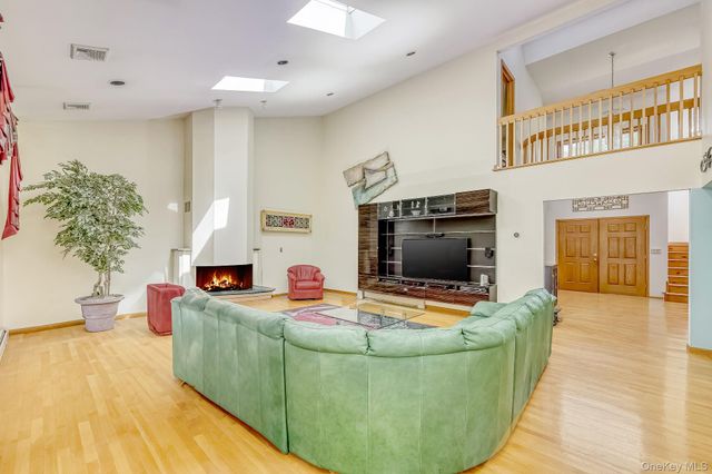 5 Zeck Court, Suffern, NY 10901