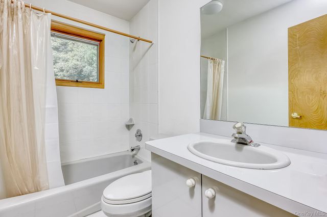 5 Zeck Court, Suffern, NY 10901