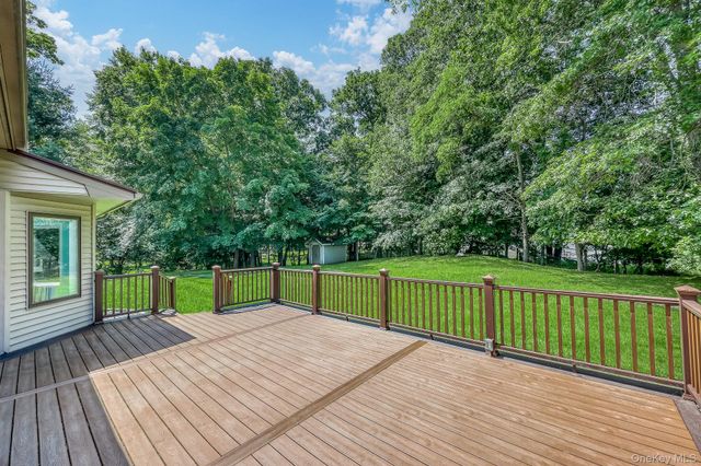 5 Zeck Court, Suffern, NY 10901