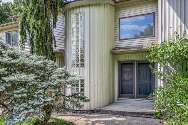 5 Zeck Court, Suffern, NY 10901