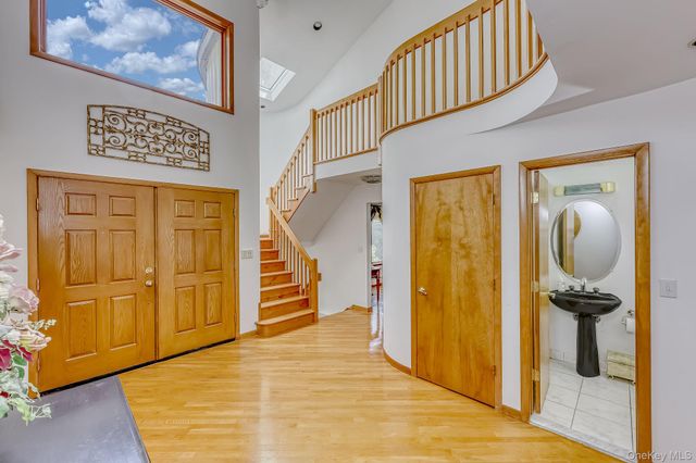 5 Zeck Court, Suffern, NY 10901