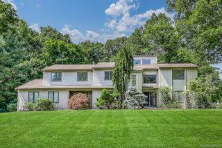 5 Zeck Court, Suffern, NY 10901