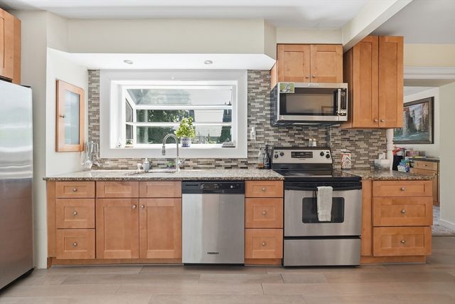 32 Terrace Dr, Worcester, MA 01609