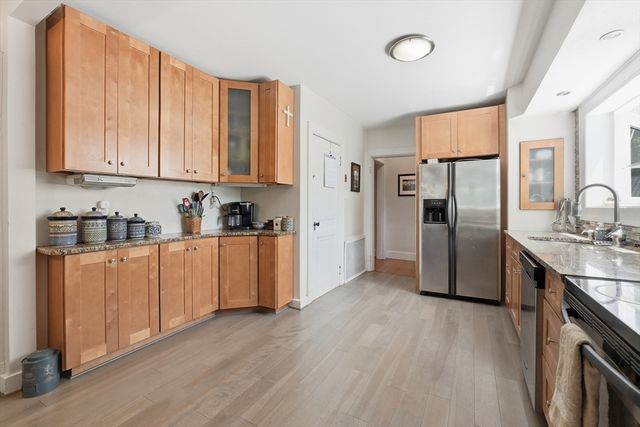 32 Terrace Dr, Worcester, MA 01609
