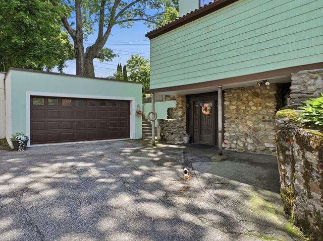 32 Terrace Dr, Worcester, MA 01609