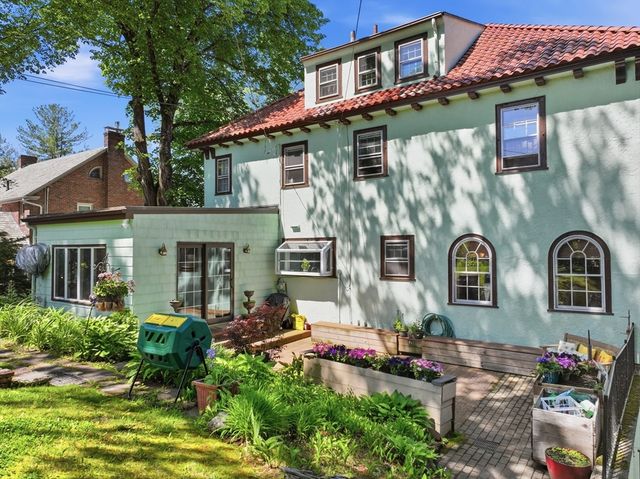 32 Terrace Dr, Worcester, MA 01609