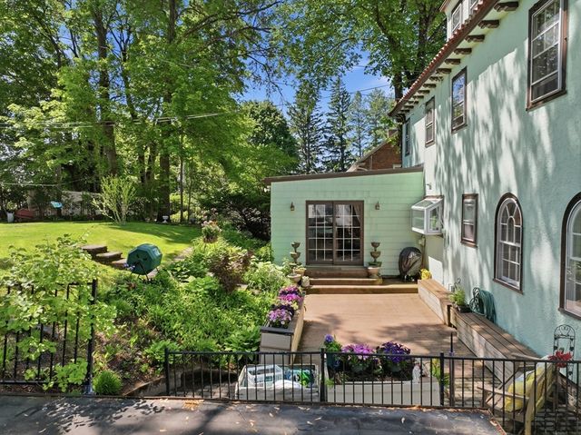 32 Terrace Dr, Worcester, MA 01609