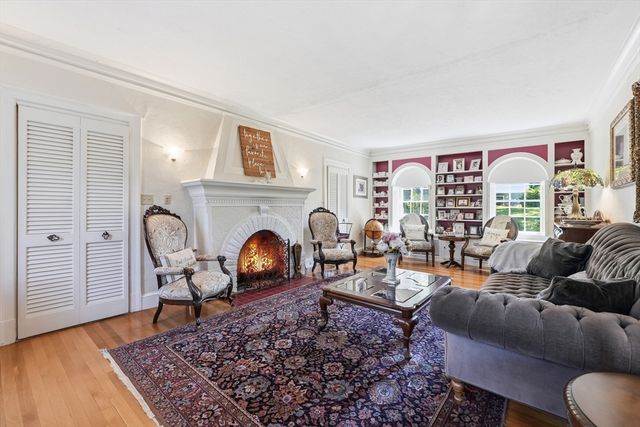 32 Terrace Dr, Worcester, MA 01609