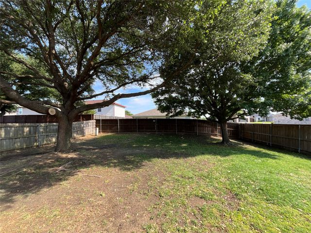 2233 Chestnut Drive, Little Elm, TX 75068