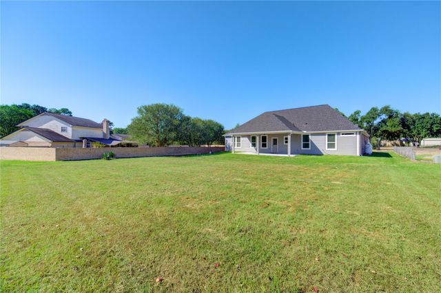 15940 Kitty Hawk Drive, Waller, TX 77484