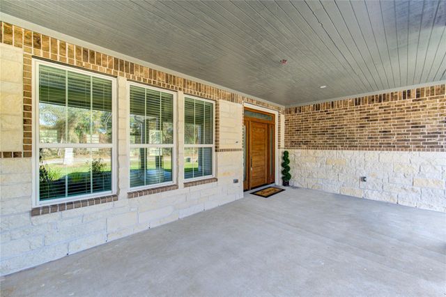 15940 Kitty Hawk Drive, Waller, TX 77484