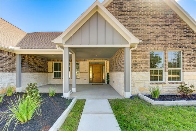 15940 Kitty Hawk Drive, Waller, TX 77484