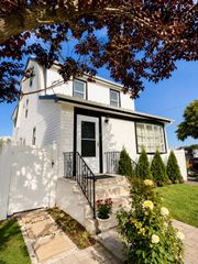2 Lee Court, Merrick, NY 11566