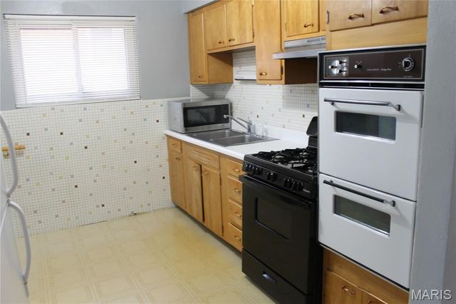 7428 Morganford Road, St Louis, MO 63116