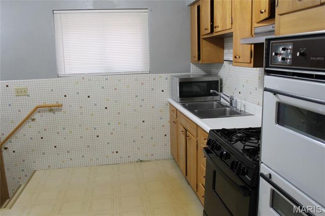 7428 Morganford Road, St Louis, MO 63116