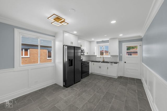 4329 W 81st Street, Chicago, IL 60652