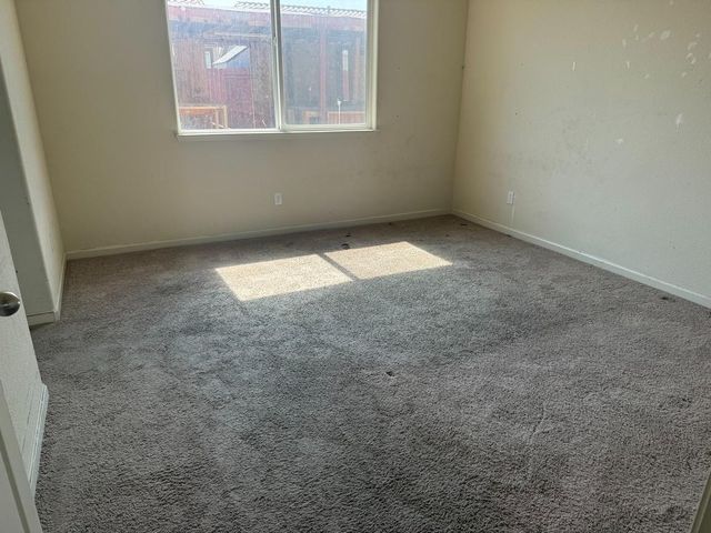 2537 N Creekside Dr, Los Banos, CA 93635