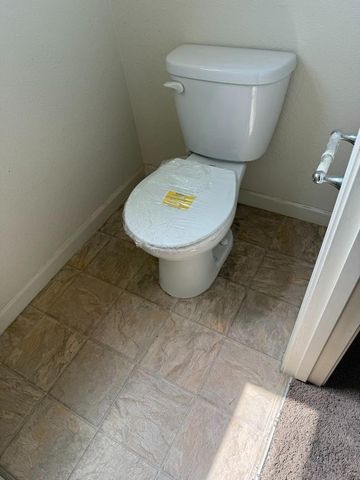 2537 N Creekside Dr, Los Banos, CA 93635