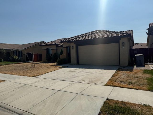2537 N Creekside Dr, Los Banos, CA 93635
