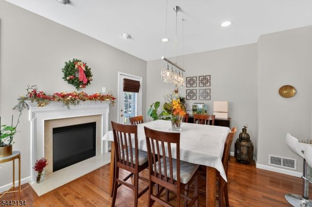 215 Barringer Dr 215, Nutley Twp., NJ 07110