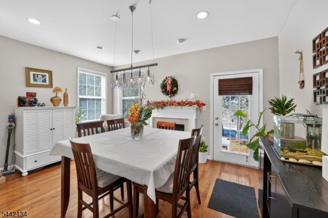 215 Barringer Dr 215, Nutley Twp., NJ 07110