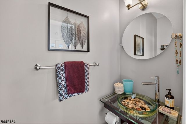 215 Barringer Dr 215, Nutley Twp., NJ 07110