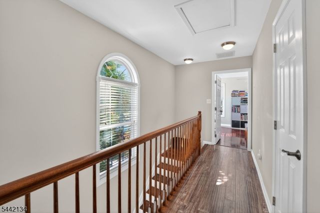215 Barringer Dr 215, Nutley Twp., NJ 07110