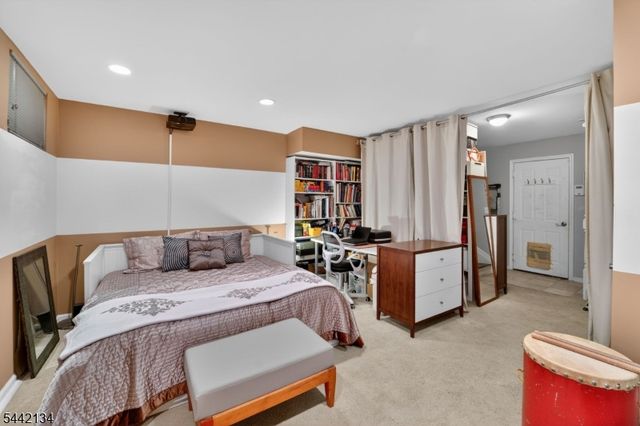 215 Barringer Dr 215, Nutley Twp., NJ 07110