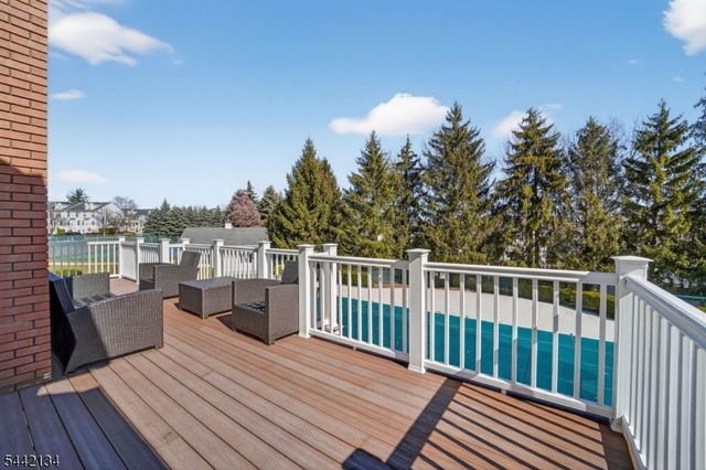 215 Barringer Dr 215, Nutley Twp., NJ 07110