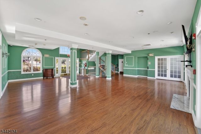 215 Barringer Dr 215, Nutley Twp., NJ 07110