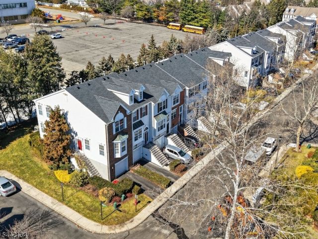 215 Barringer Dr 215, Nutley Twp., NJ 07110