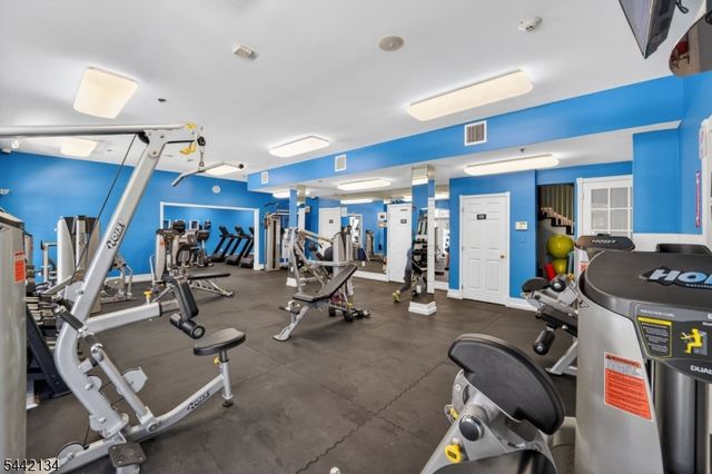 215 Barringer Dr 215, Nutley Twp., NJ 07110