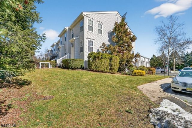 215 Barringer Dr 215, Nutley Twp., NJ 07110